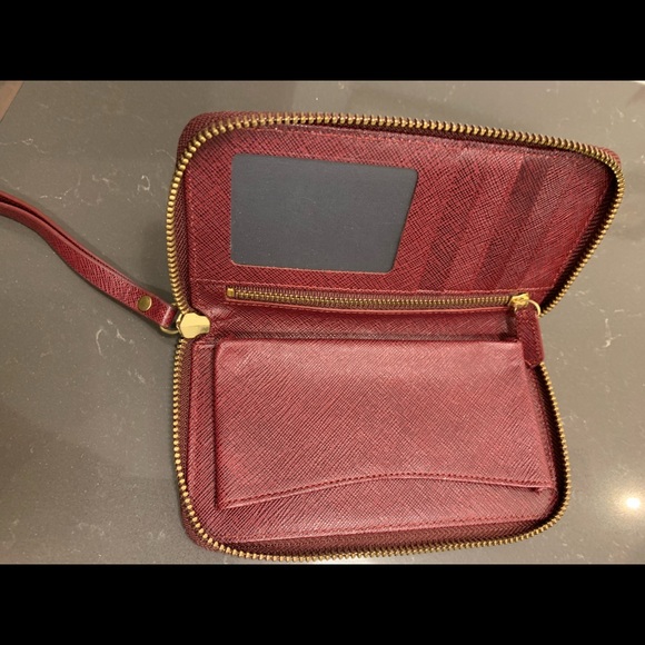 NWOT Roots maroon clutch wallet. - Picture 4 of 6